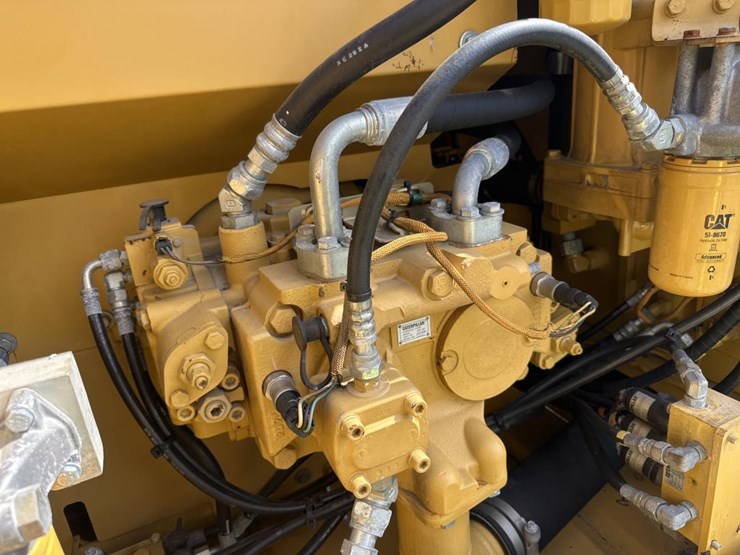 2011-caterpillar-320d-image-55