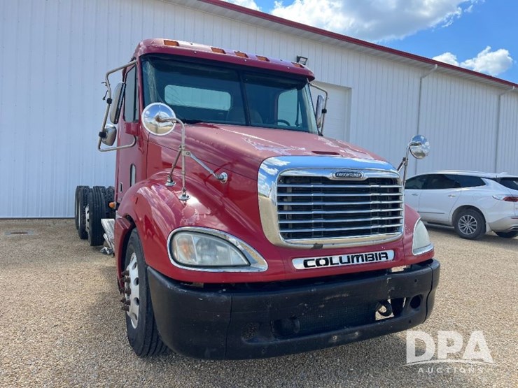 2007-freightliner-columbia-truck-(jn2954,-unit-2158)-image-4