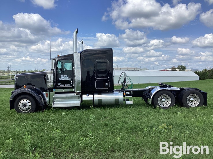 2024-kenworth-w900l-image-8