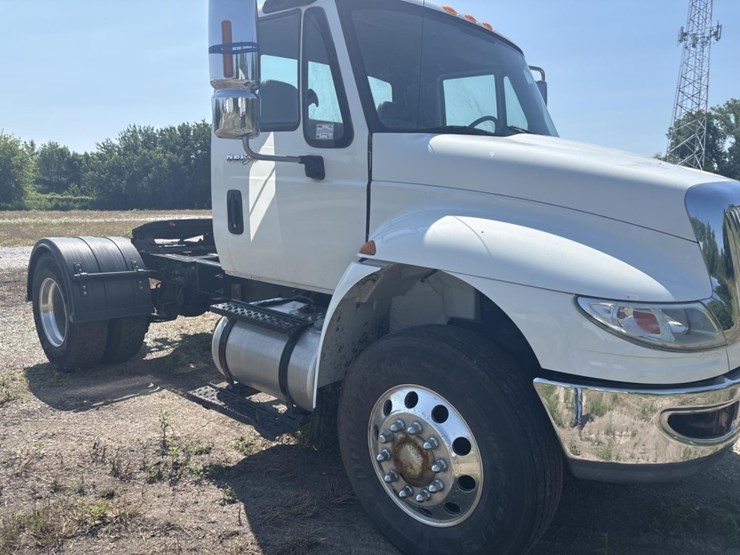 2014-international-durastar-4400-image-8