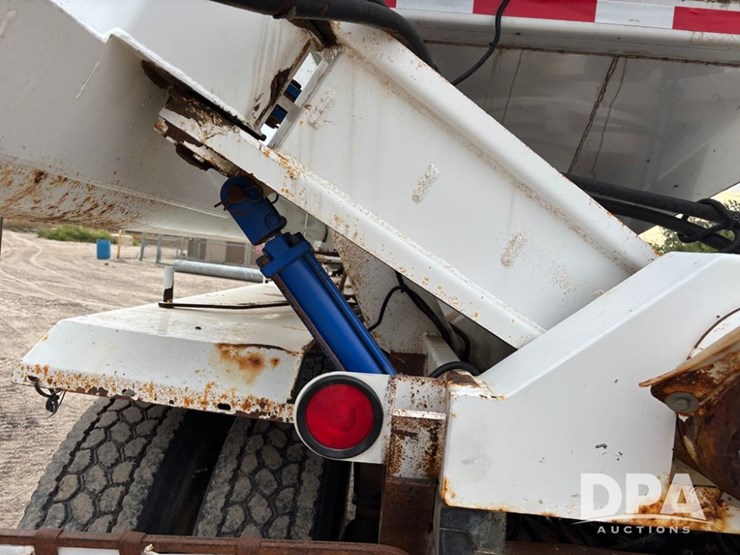 1995-ihc-9400-dry-tender-truck-(pz13881)-image-45