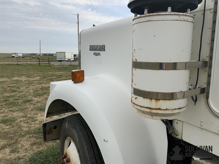 1990-kenworth-w900b-image-9