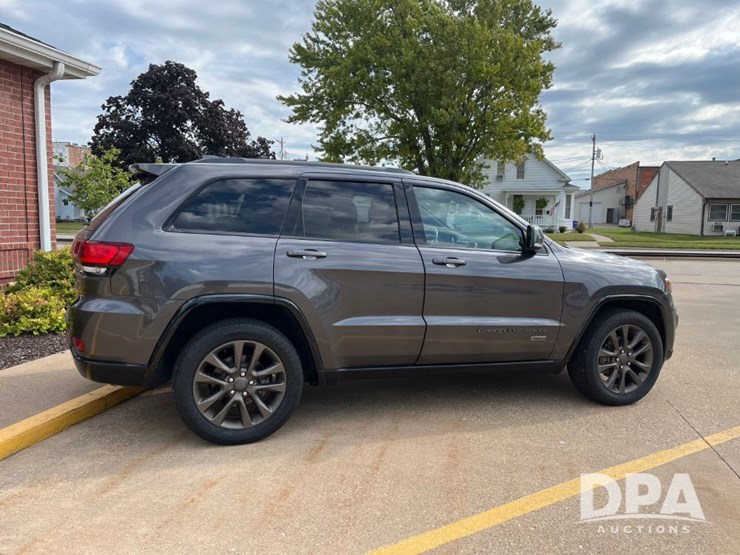 2016-jeep-grand-cherokee-image-4