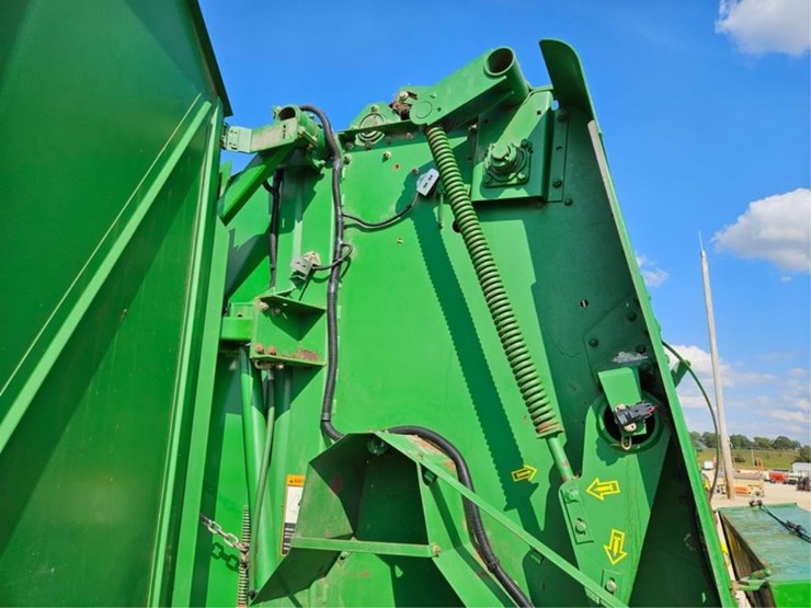 john-deere-566-image-24