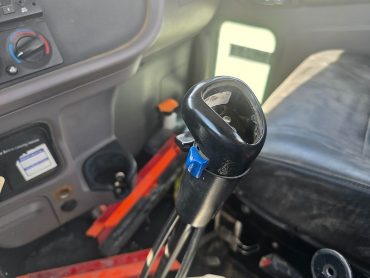 2014-peterbilt-365-image-97