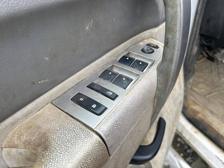 2011-chevrolet-2500hd-image-52