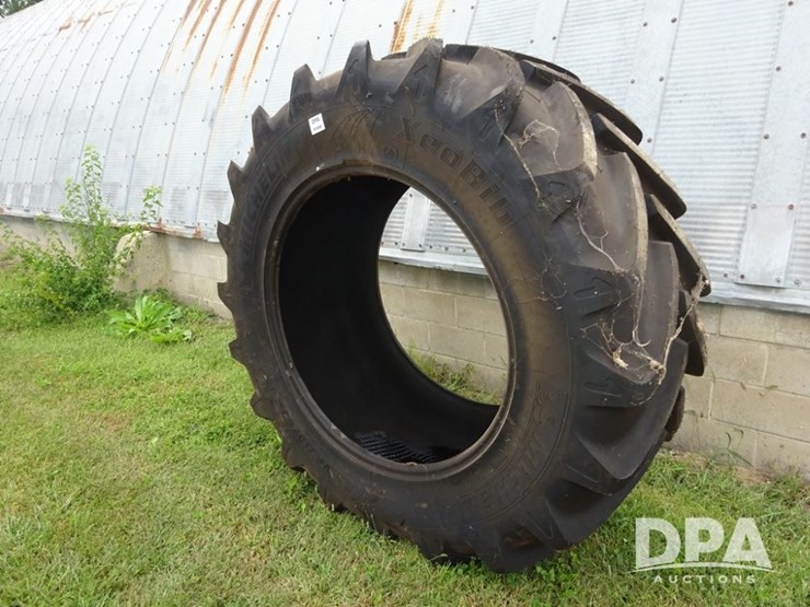 michelin-flotation-tire-(pz13894)-image-2