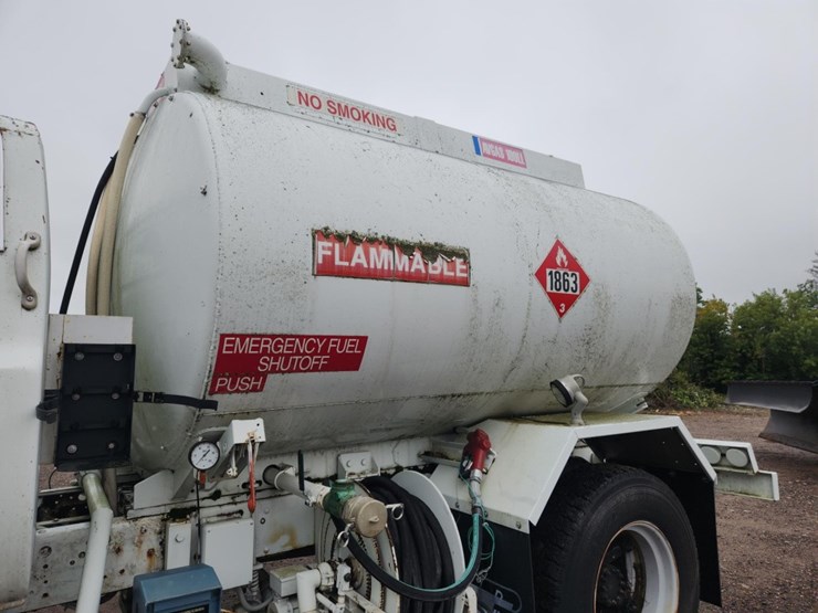 #1647-•-1976-gmc-fuel-truck-image-11