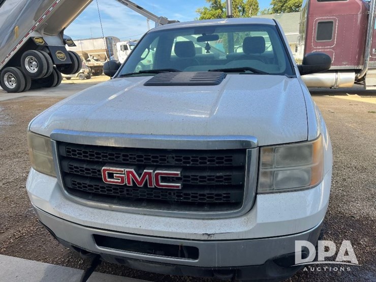 2012-gmc-3500hd-image-2