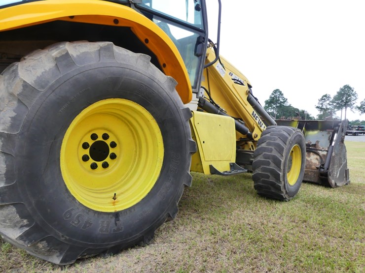 new-holland-b95b-image-9