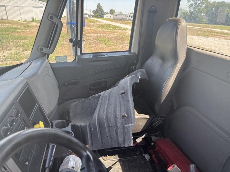 2014-international-durastar-4400-image-45