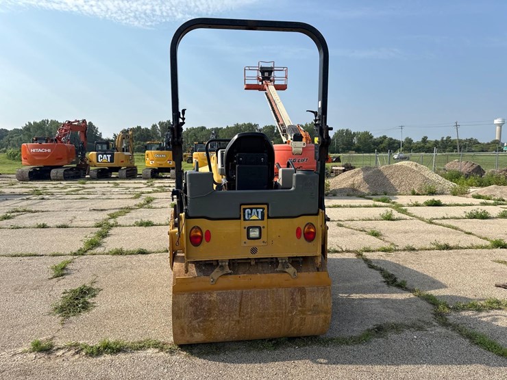 2016-caterpillar-cb34b-image-2