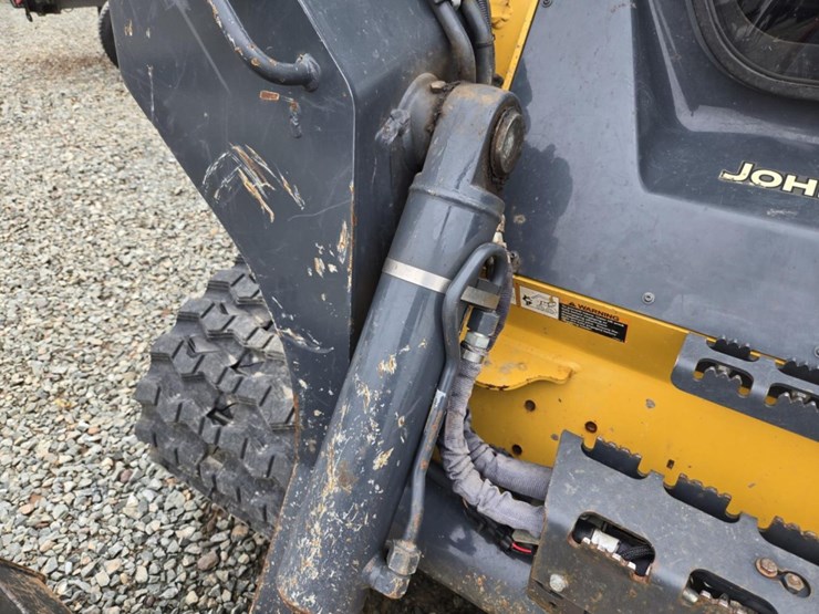 2022-deere-333g-image-15