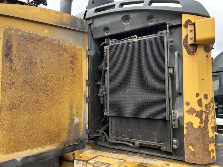 2014-deere-824k-image-48