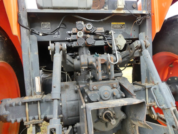 2012-kubota-m108s-image-7