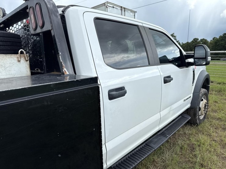 2020-ford-f550-image-30