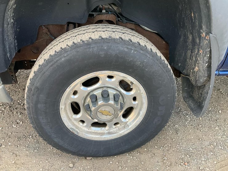 2004-chevrolet-k2500-image-24