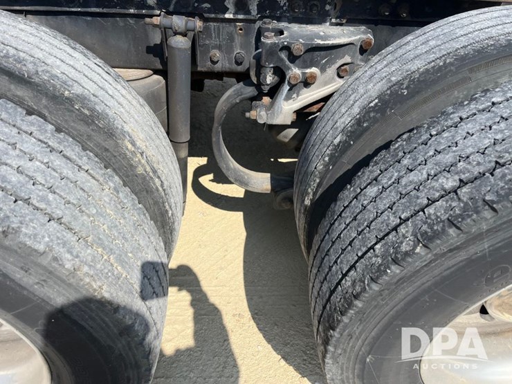 2013-kenworth-t660-image-47