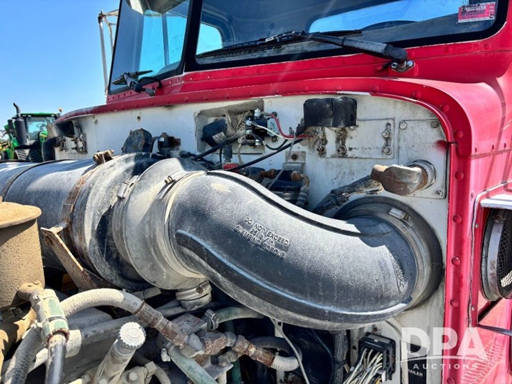 1993-peterbilt-377-image-63