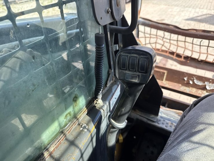 2002-new-holland-ls180-image-24