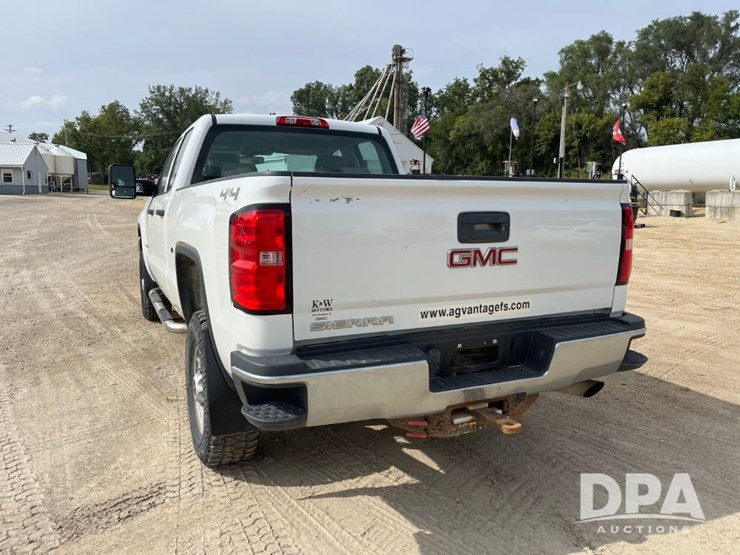 2015-gmc-2500-image-13