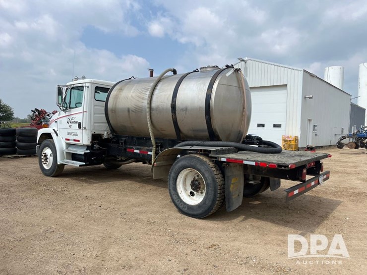 2000-freightliner-fl70-image-12