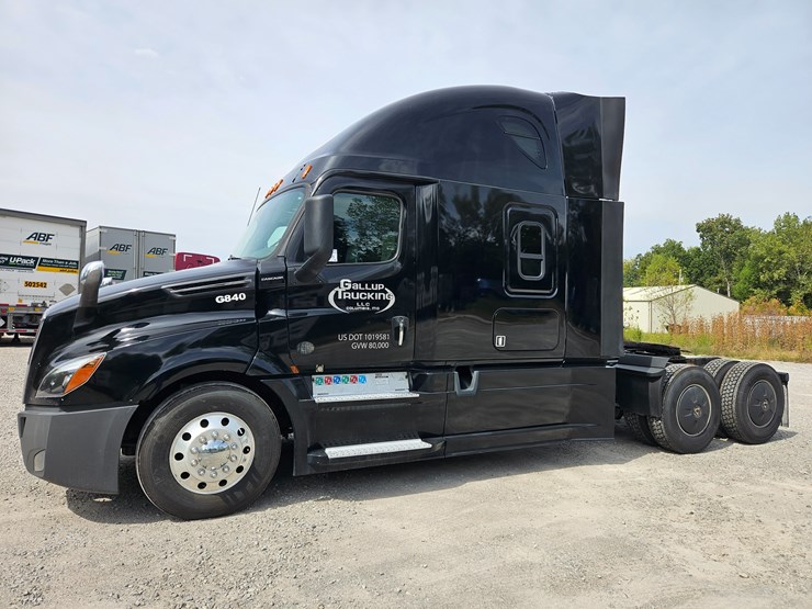 2018-freightliner-cascadia-126-image-4