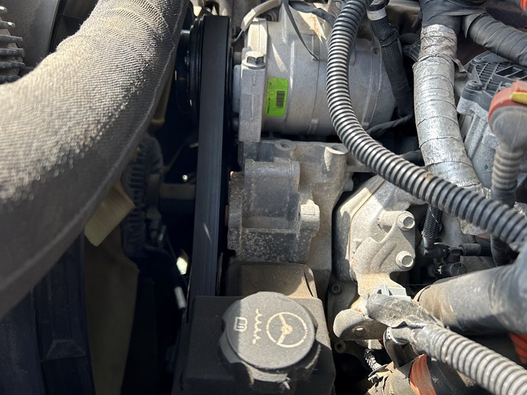 2014-chevrolet-3500-image-38