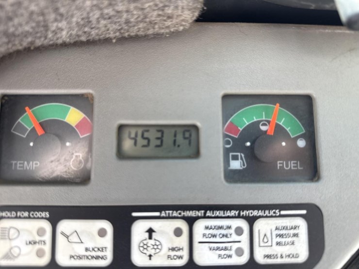 2003-bobcat-s160-image-40