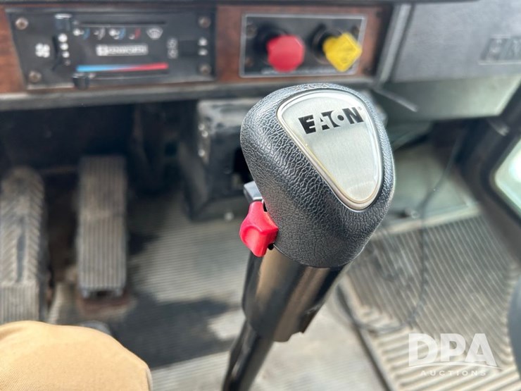 1999-kenworth-t600-image-51