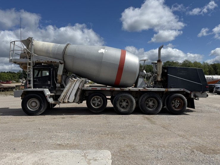 #1553-•-1991-oshkosh-mixer-truck-image-2
