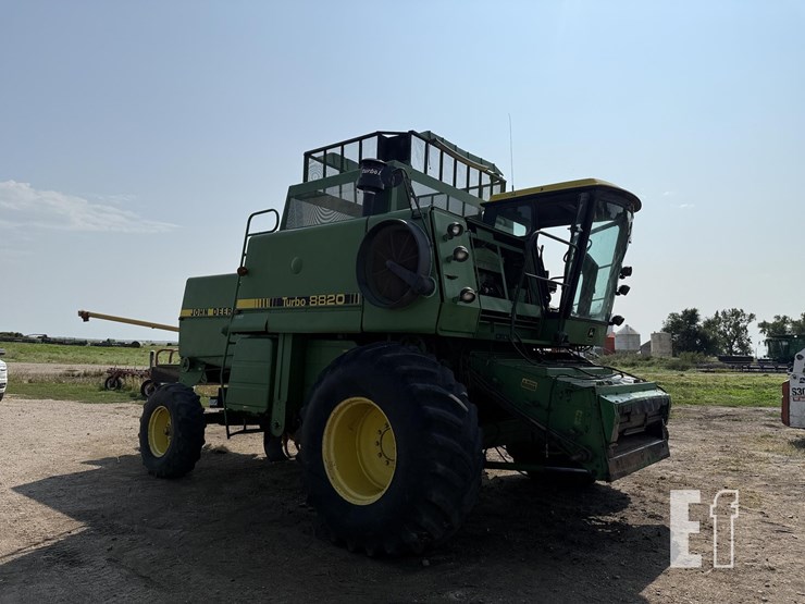 john-deere-8820-image-7