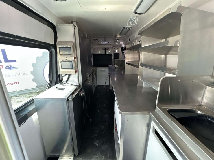 2022-mercedes-benz-sprinter-4500-image-20