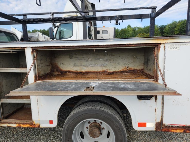 2002-ford-f550-image-25