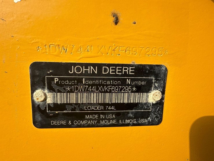 2019-deere-744l-image-16