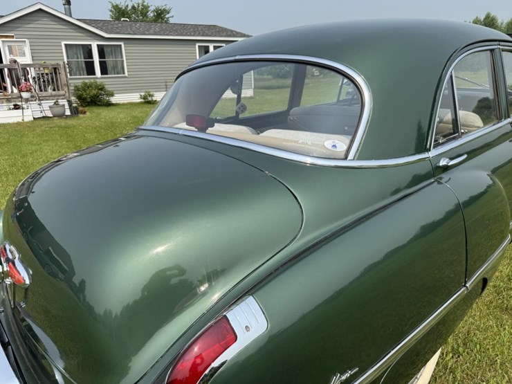 #1062-•-1949-buick-series-50-super-sedan-image-17