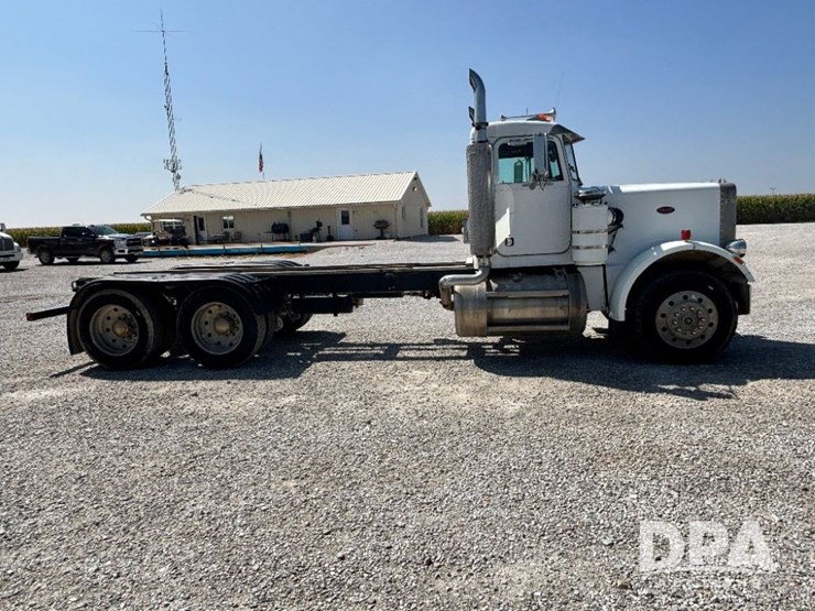 1986-peterbilt-359-image-7