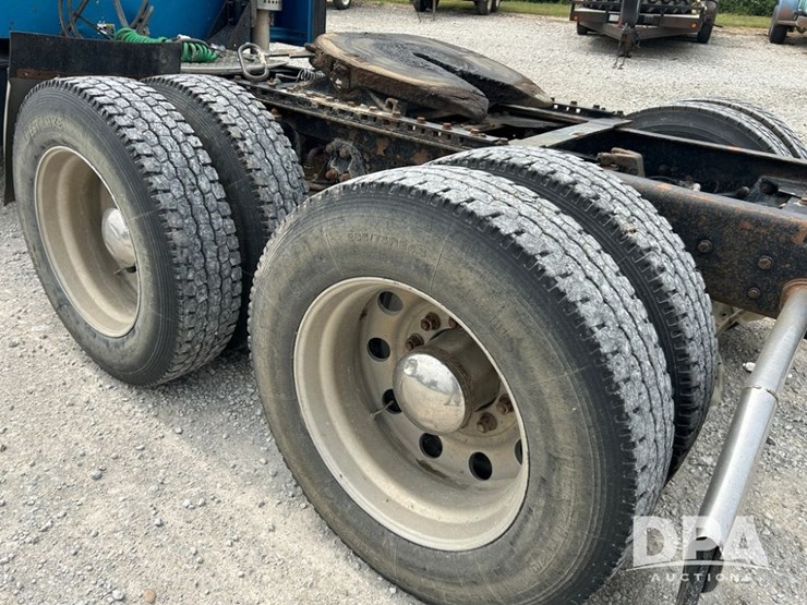 1999-kenworth-t600-image-18