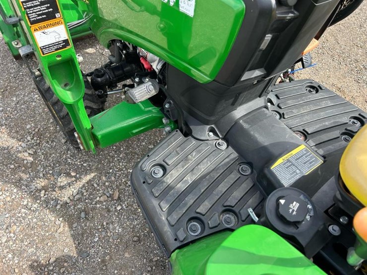 2020-john-deere-1023e-image-16