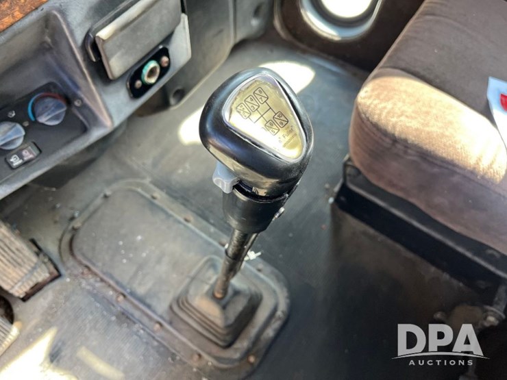 2000-peterbilt-385-image-56