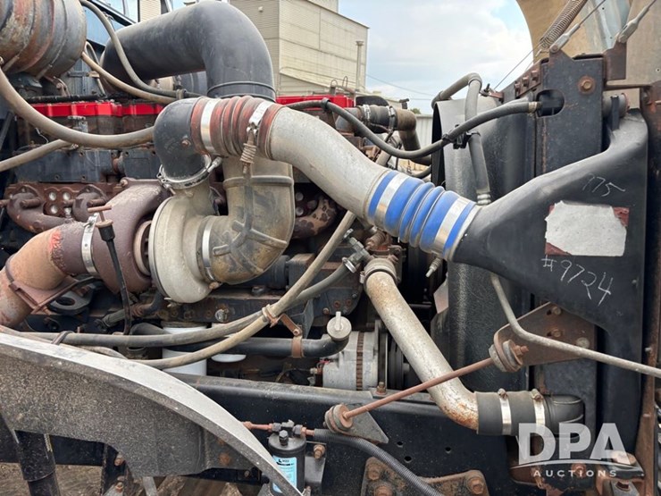 1995-ihc-9400-dry-tender-truck-(pz13881)-image-21