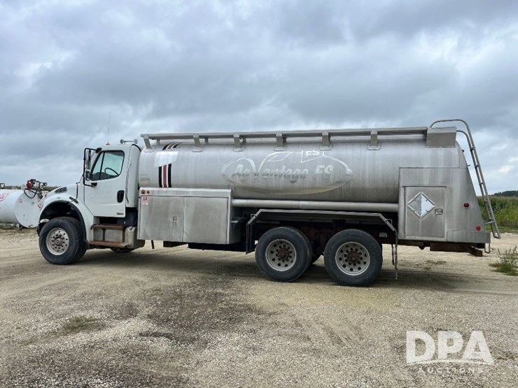2010-freightliner-business-class-m2-petroleum-truck-(jn2961,-unit-491)-image-19