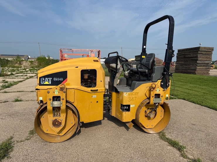 2016-caterpillar-cb34b-image-1