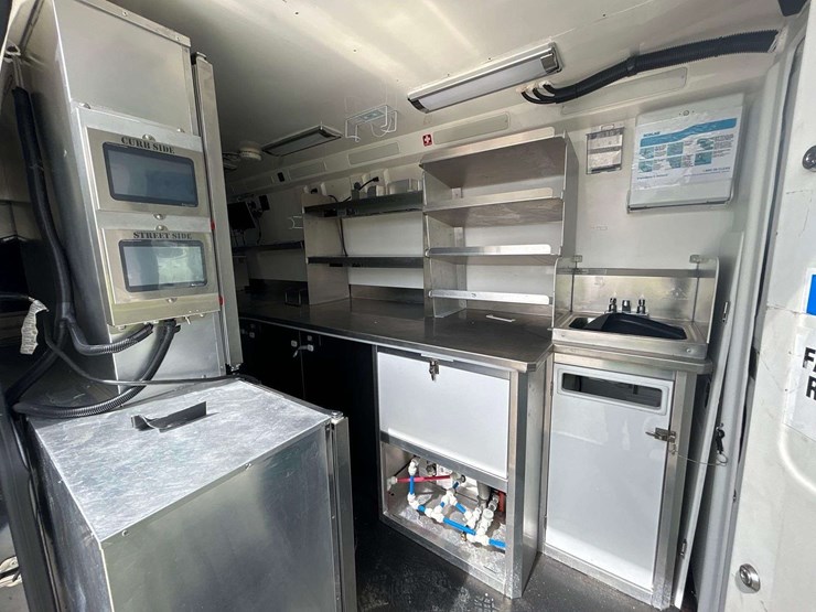 2022-mercedes-benz-sprinter-4500-image-21