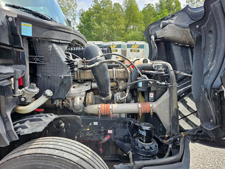 2018-freightliner-cascadia-126-image-42