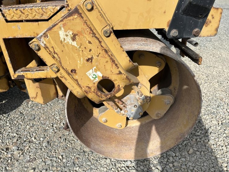 caterpillar-cb-224c-image-25
