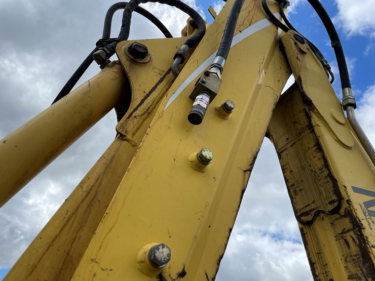 new-holland-lb75b-image-25