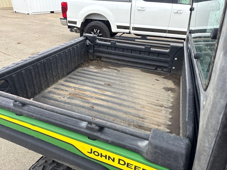 2020-john-deere-gator-image-10