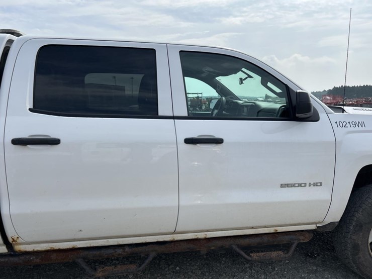 2015-chevrolet-2500hd-image-12