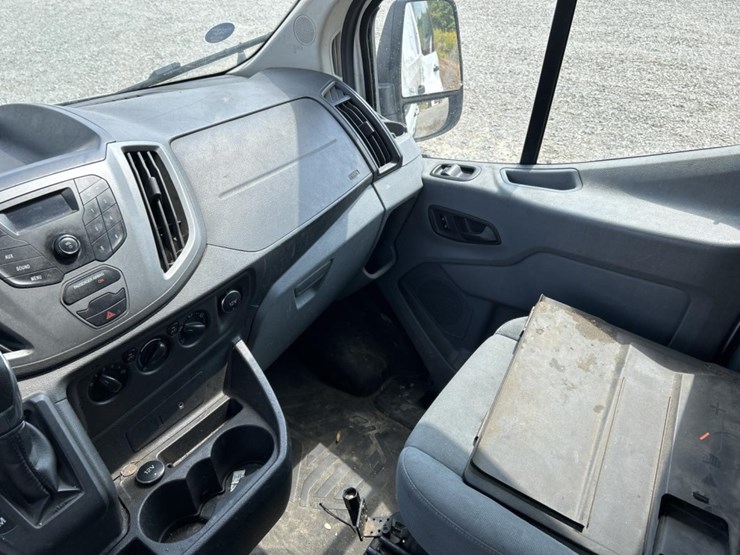 2015-ford-transit-image-38
